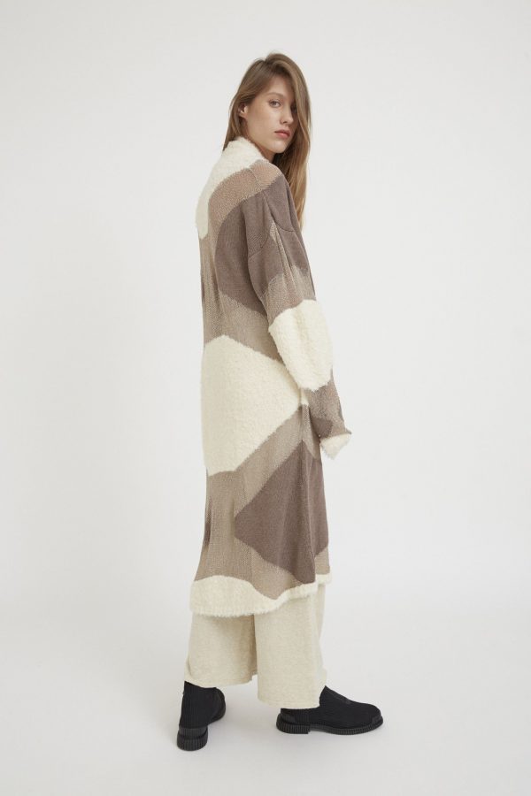 Oversize-fitting textured semitransparent long length cardigan with a panel design, with different yarns and textures