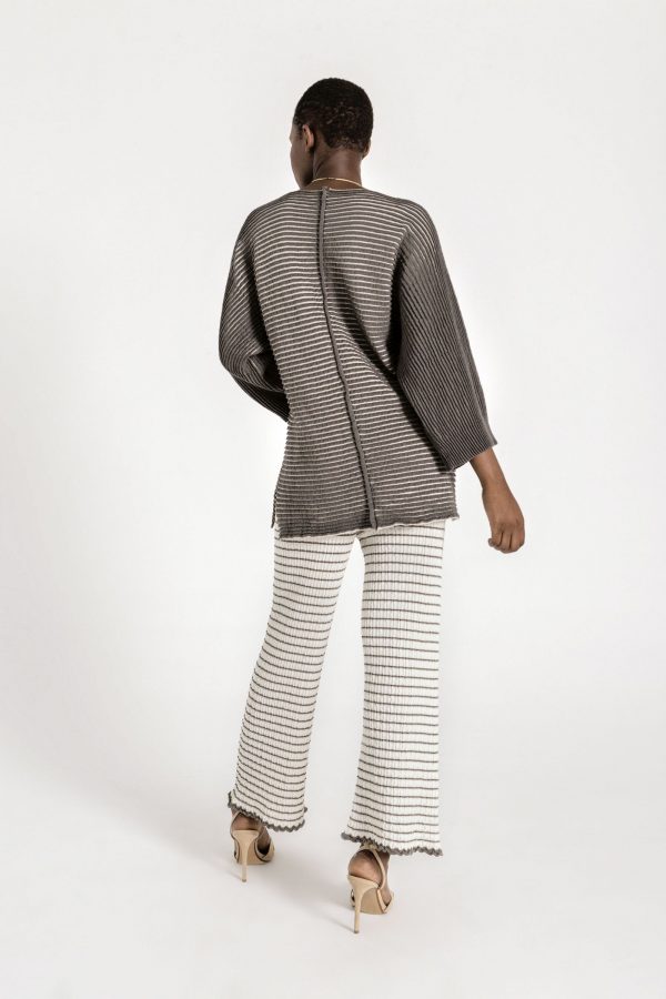 An everyday luxury. Textured knit cardigan, with 3/4 sleeves and open front