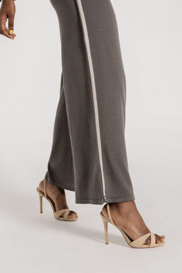 The perfect match. Wide leg palazzo pants with a contrasting trim on the side and elastic wais