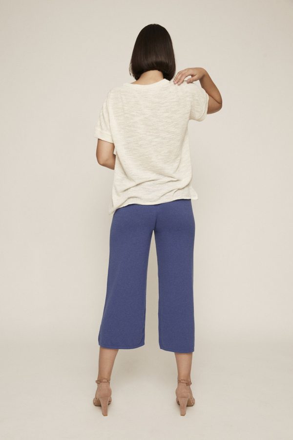 These uber comfortable high waist blue knit pants, feature an elastic waist and wide-leg fit. They are the perfect match for any given everyday look you may imagine. Made of 100% pure cotton.